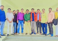 अयोध्या सर्किट हाउस में वरिष्ठ पत्रकार आदर्श शुक्ला व अभिषेक श्रीवास्तव का जन्मदिन धूमधाम से मनाया गया